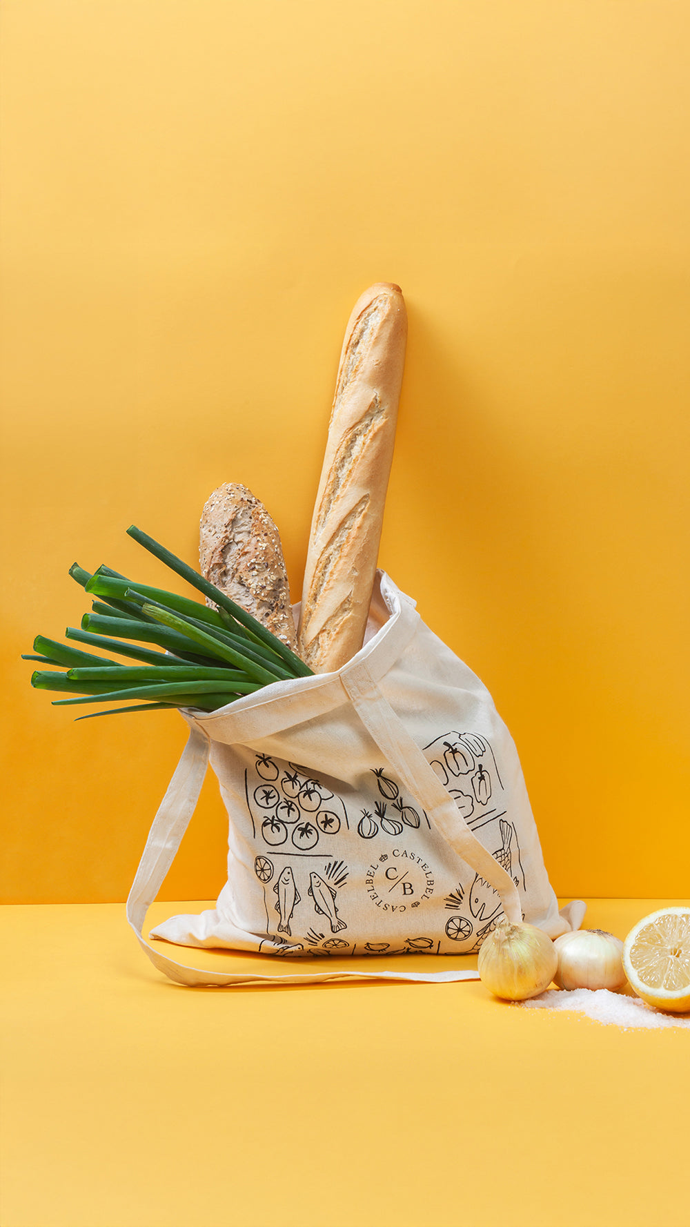 新鮮な野菜やサーディンの描かれたマルシェ（市場）のデザイン