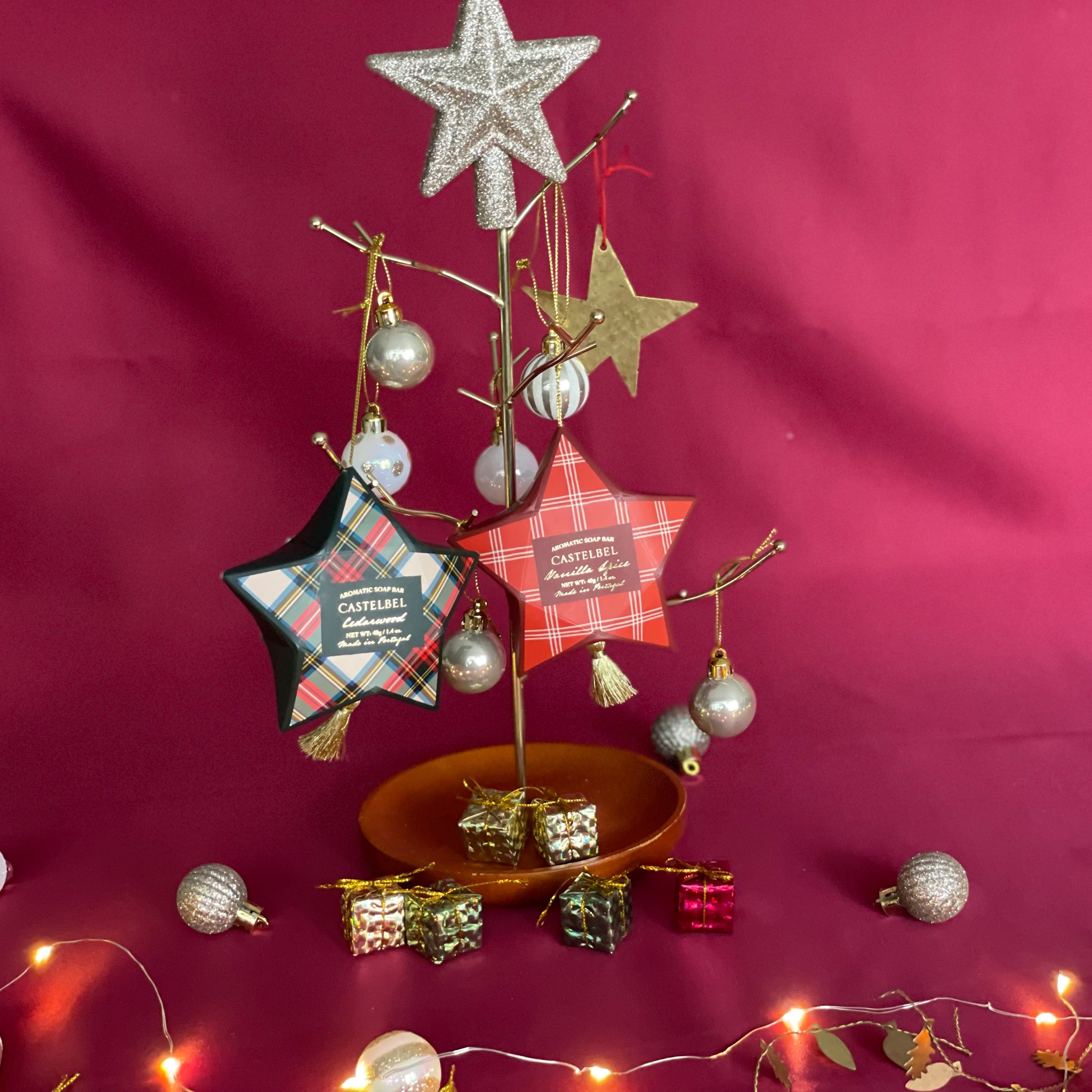 ツリーのオーナメントとしても彩りを添えます